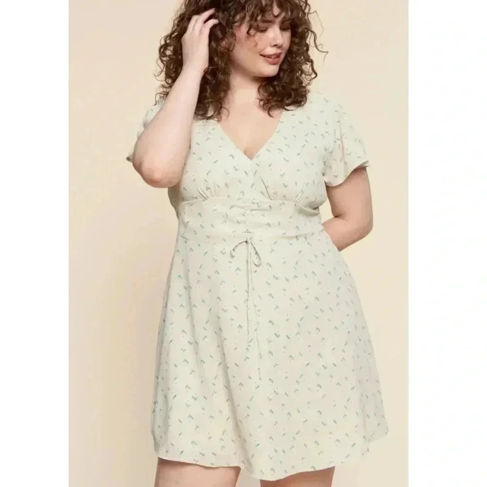NWT White Daisy Drawstring Dress